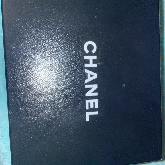 Chanel Shiny Red Quilted Wallet - Picture 14 of 14